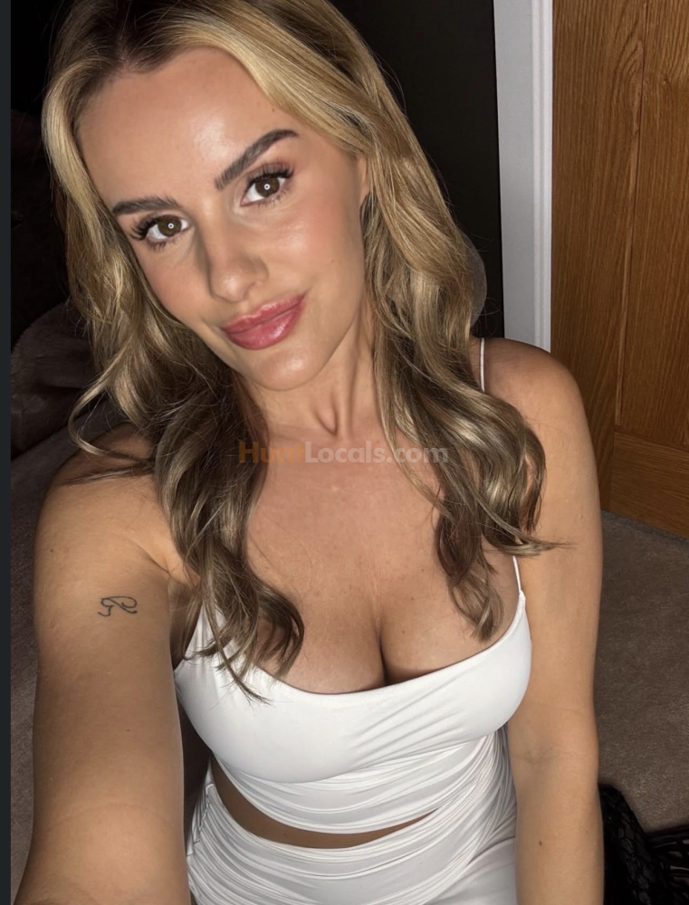 I’m available for sweet moments, i’m fun and full of vibes both incall and o