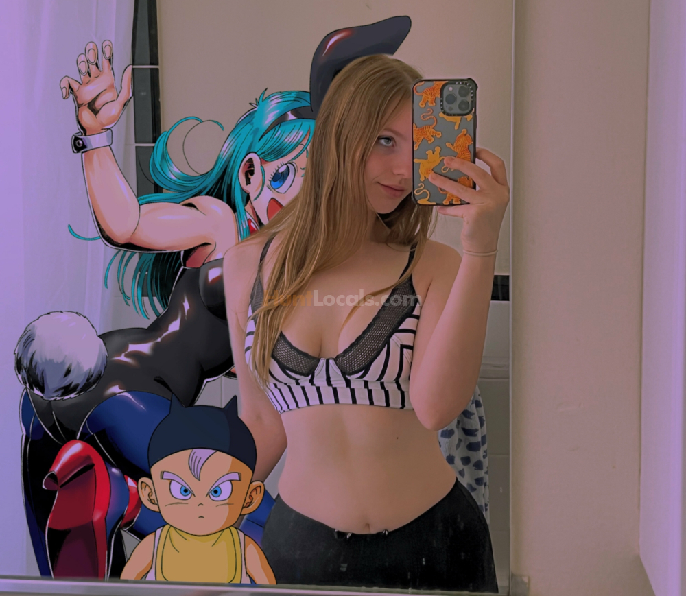 Hi, i’m alisa you don’t only have the chance of seeing my pretty photos but
